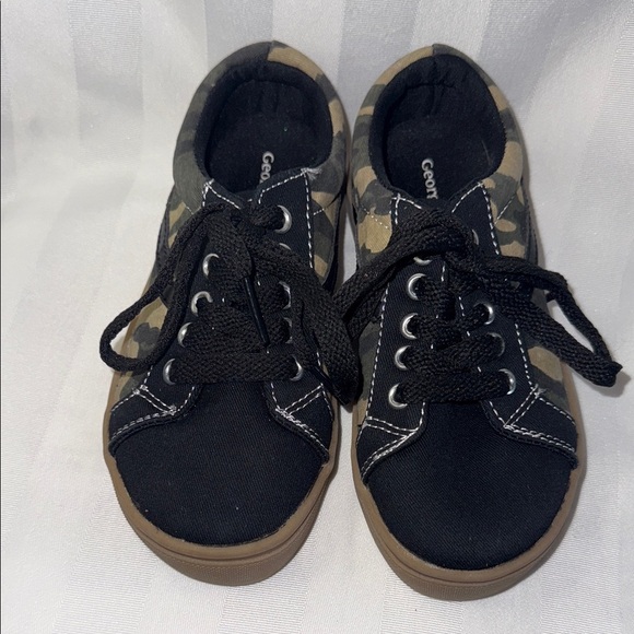George Kids Sneakers Black and Camouflage Size 11 - Picture 2 of 7